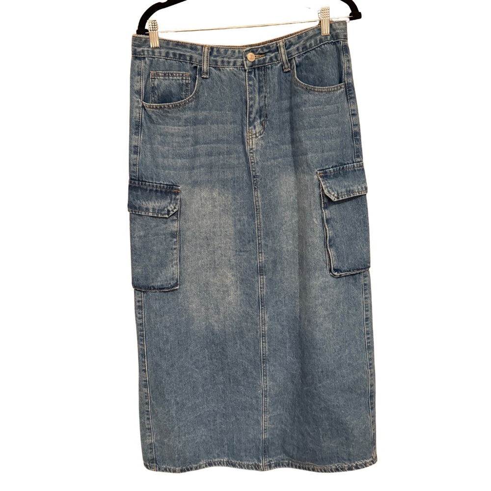 Forever 21 High-Waisted Denim Cargo Midi Skirt – Size L